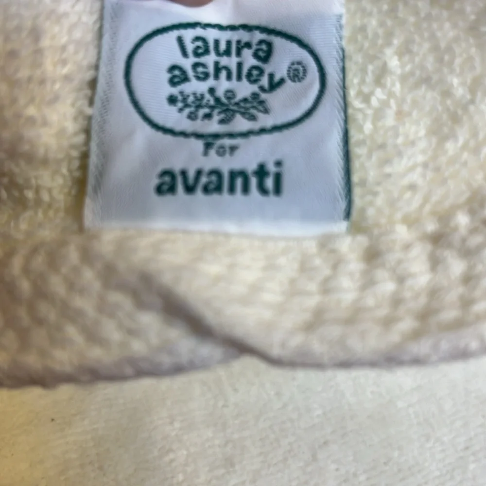 Laura Ashley for Avanti Linens Cream Bath Handles Towel